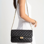 Bolsa Preta alça corrente
