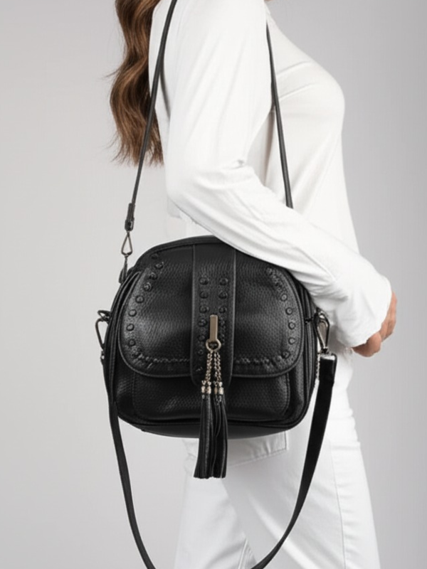 Bolsa preta com franja
