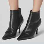 Bota preta bico fino